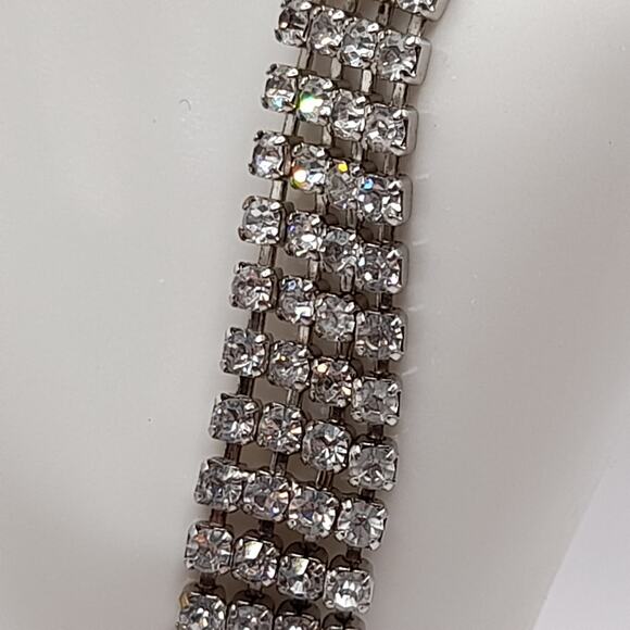 Vintage 1950s Clear Rhinestones Rhodium Plate 1/2" by 7" Bracelet - Safety Chain - Picture 4 of 10